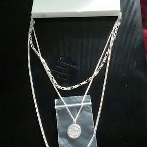 Cadena de tres unida de moda